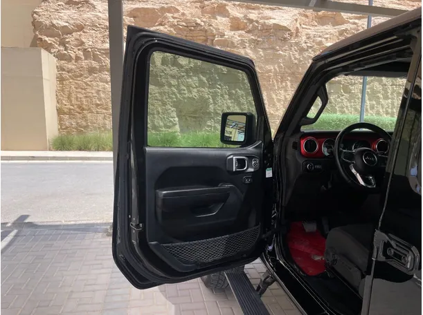 Car image 9