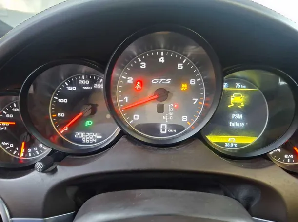 Car image 14