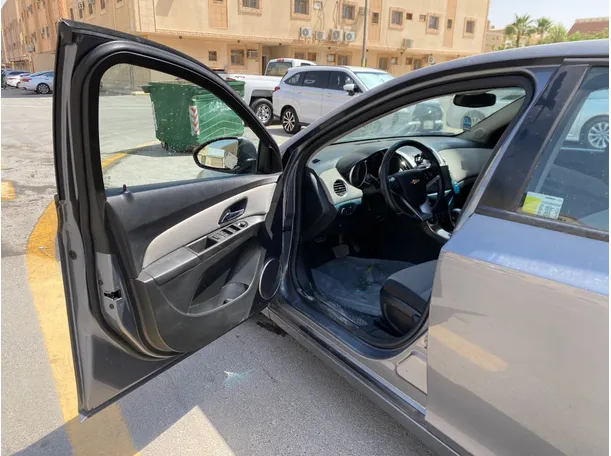 Car image 9