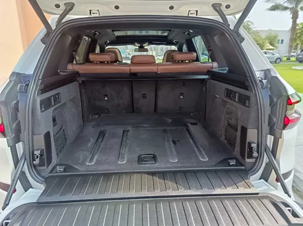 Car image 30