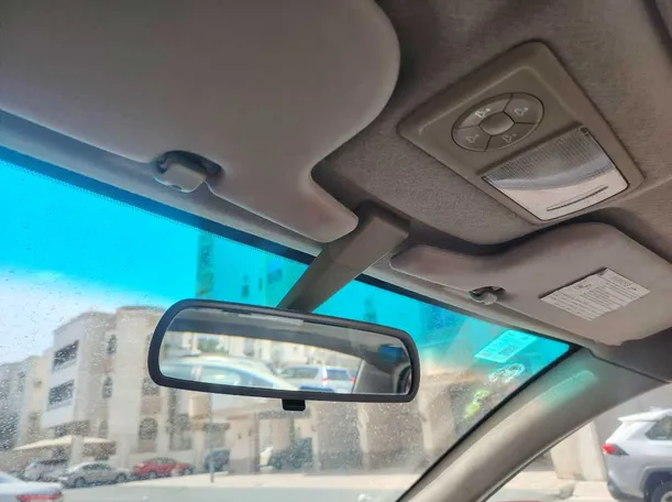 Car image 30