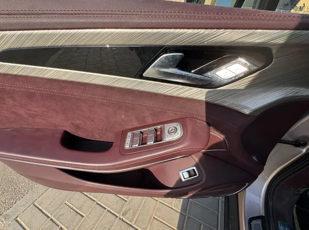 Car image 24