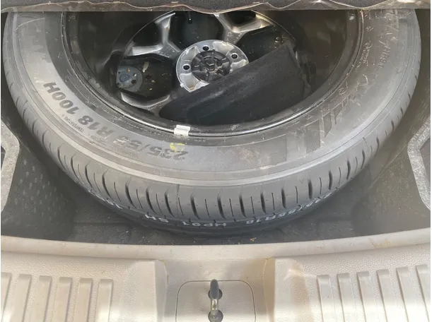 Car image 21