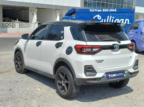 Car image 5