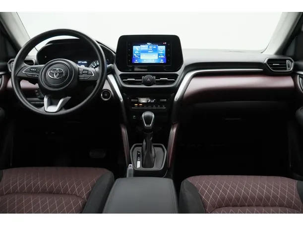 Car image 14