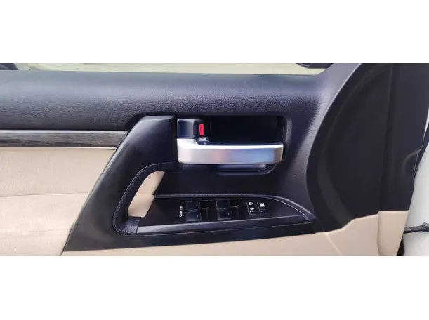 Car image 27