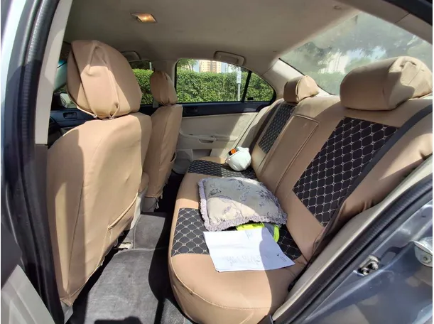 Car image 13