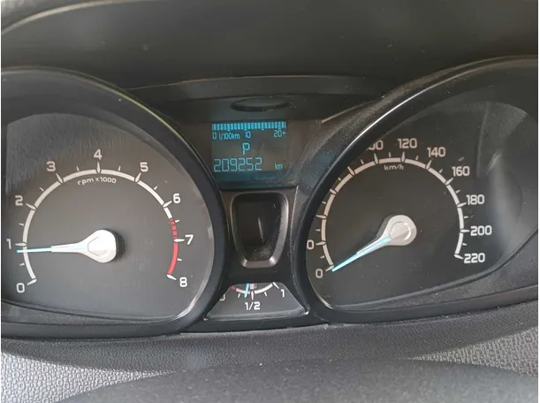 Car image 19