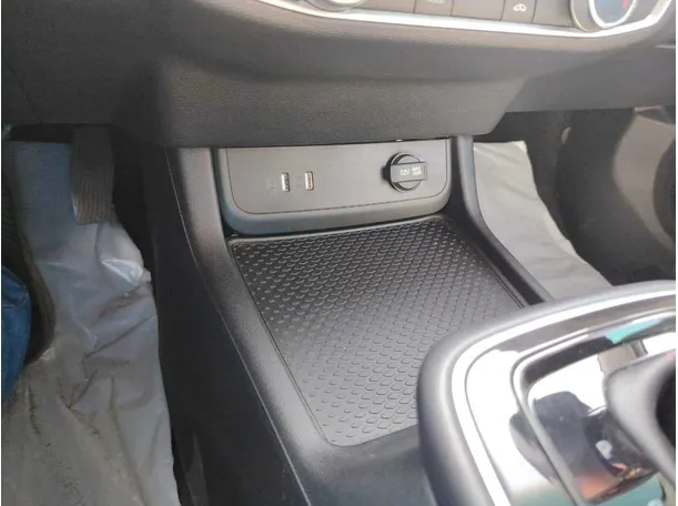 Car image 27