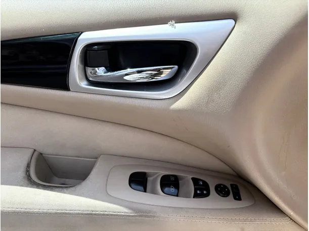 Car image 25