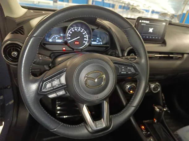 Car image 26
