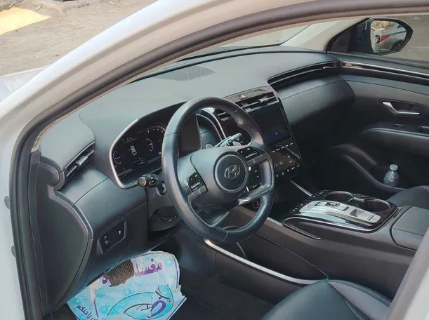 Car image 12