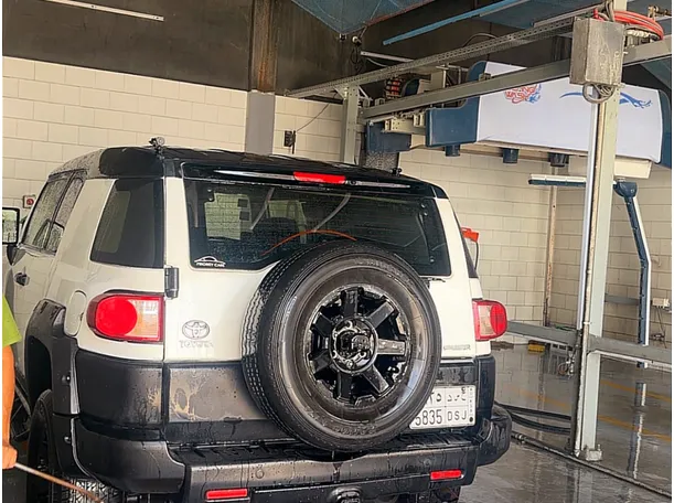 Car image 4