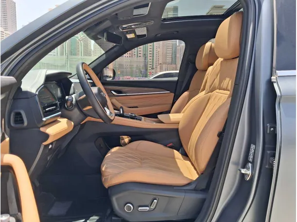Car image 12