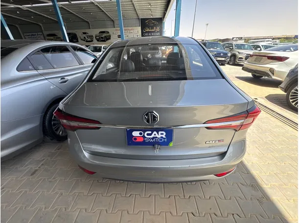 Car image 6