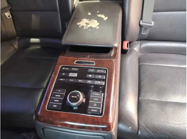 Car image 28