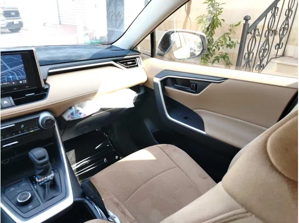 Car image 35