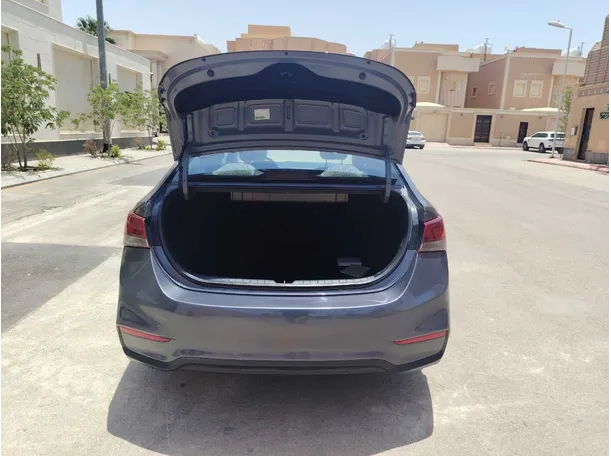 Car image 25