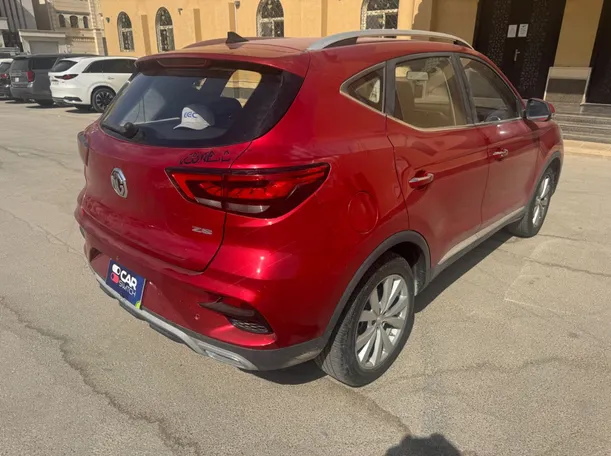 Car image 5