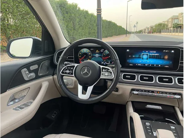 Car image 32