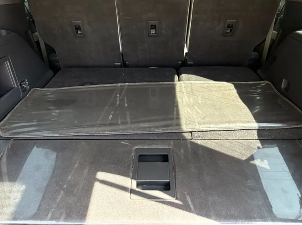 Car image 28