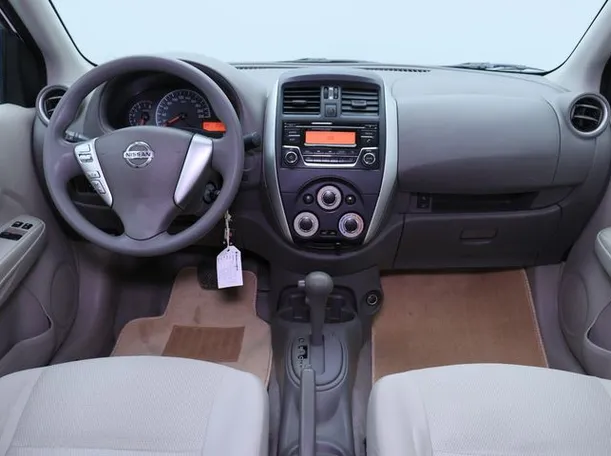 Car image 14