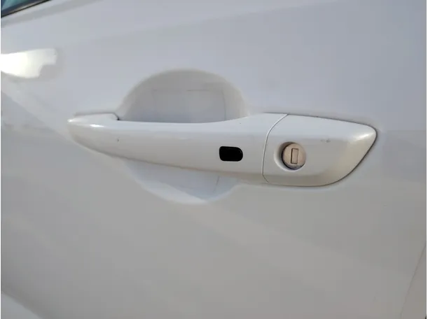 Car image 27