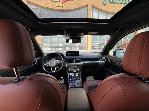 Car image 14