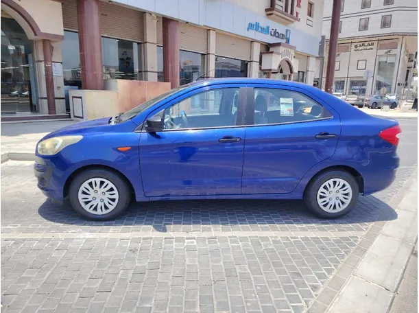 Car image 8