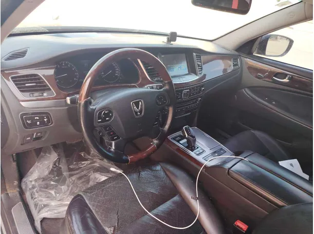 Car image 12