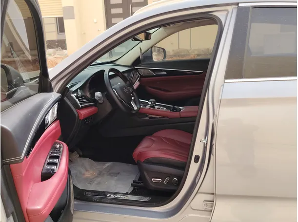 Car image 14