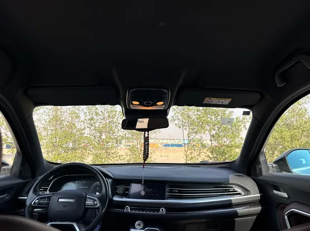 Car image 14