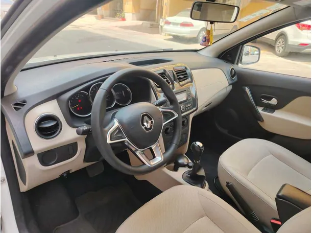 Car image 14