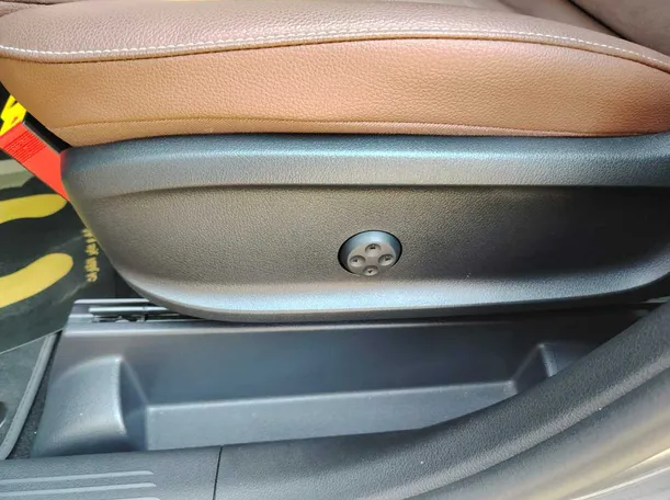Car image 36