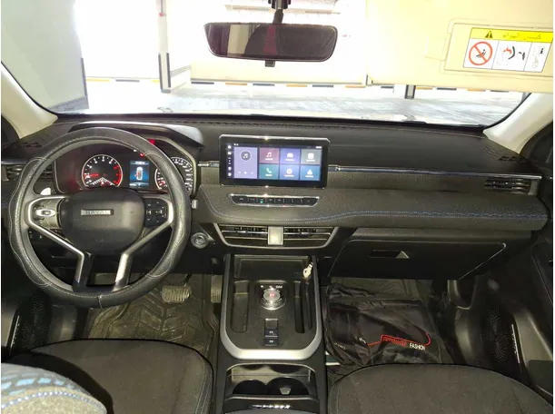 Car image 14