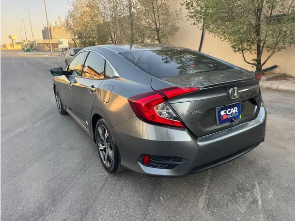 Car image 7