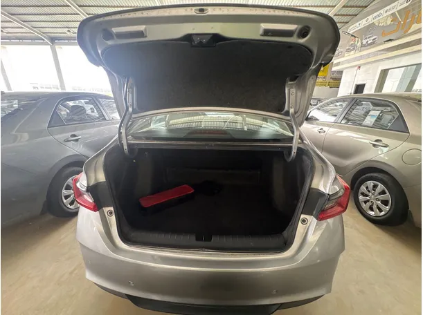 Car image 16