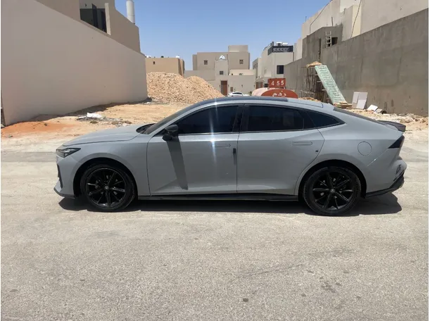 Car image 8