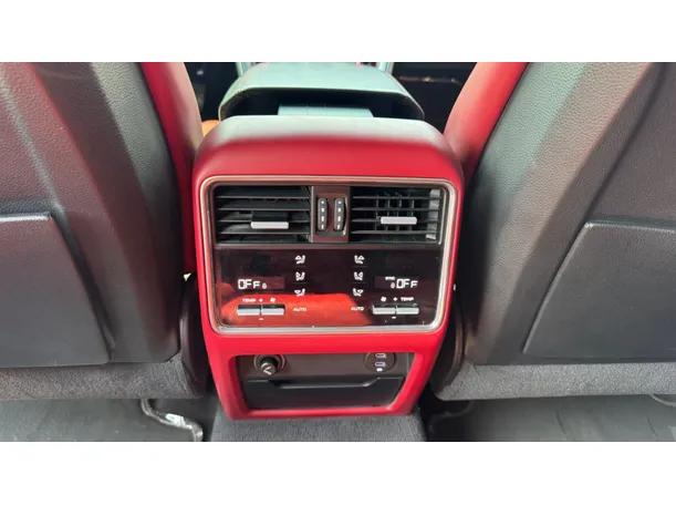 Car image 26