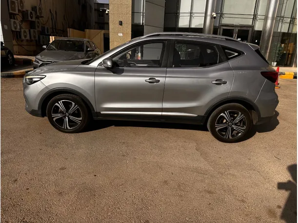 Car image 8