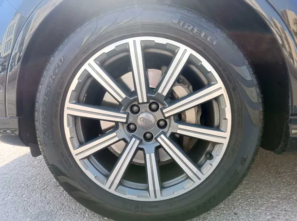 Car image 9
