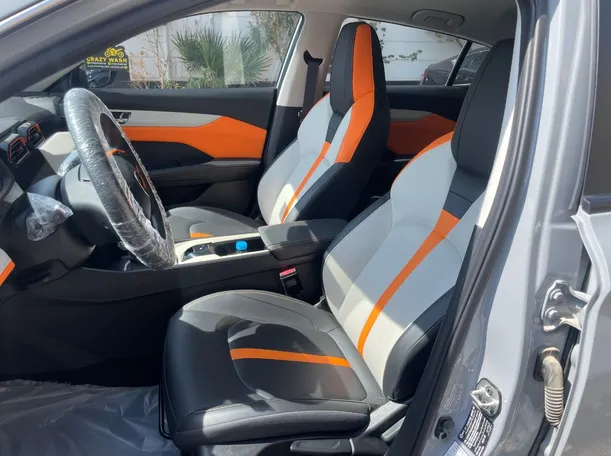 Car image 11
