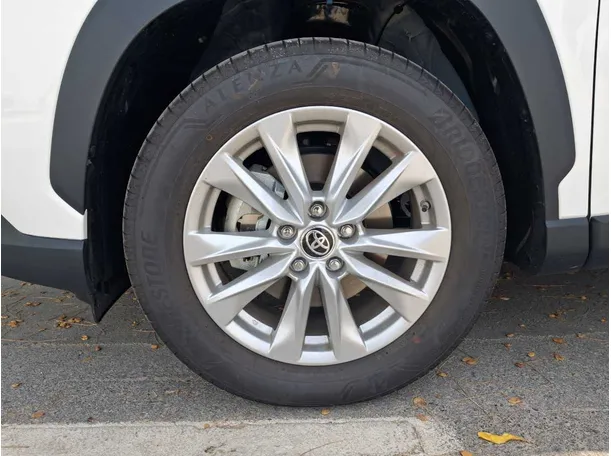 Car image 9