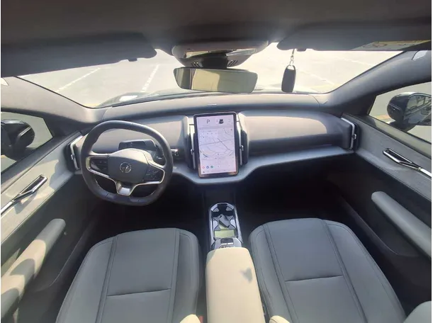 Car image 14
