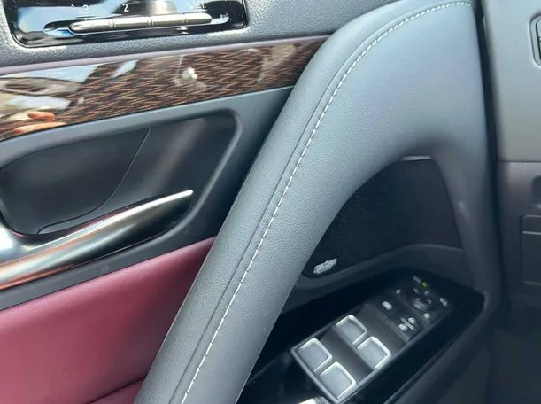 Car image 25