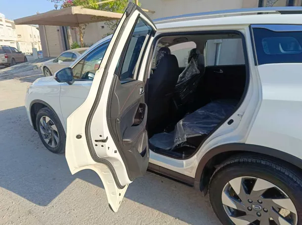 Car image 17