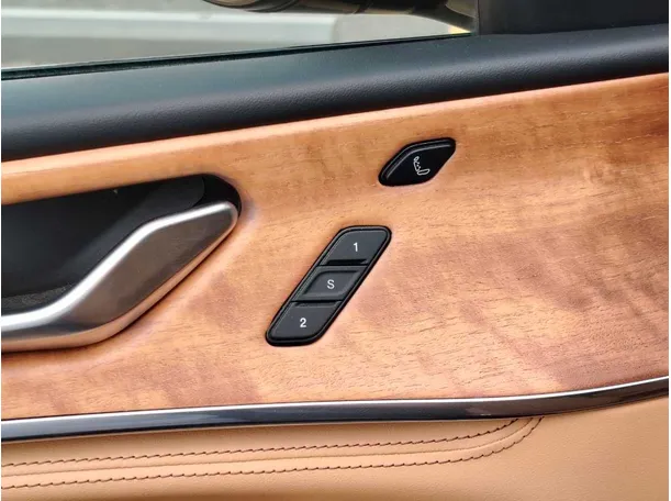 Car image 37