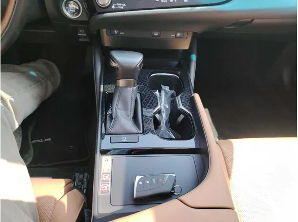 Car image 21