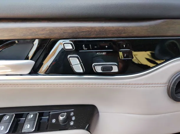 Car image 29