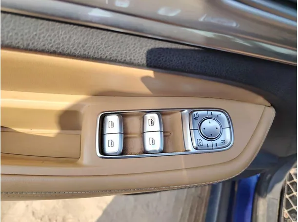 Car image 37
